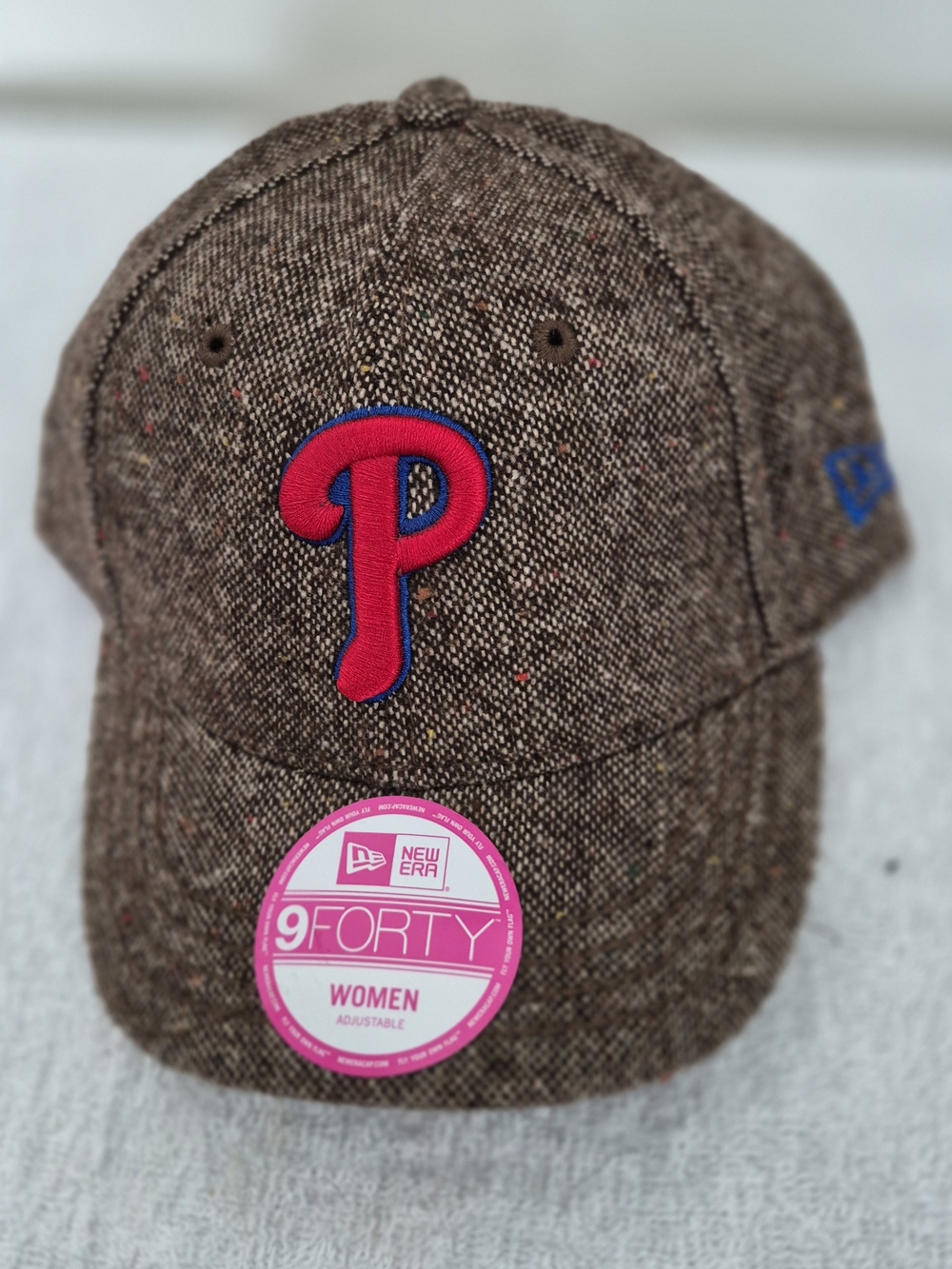 New Era Women’s Brown Tweed Phillies 9FORTY Cap with Pink P Patch